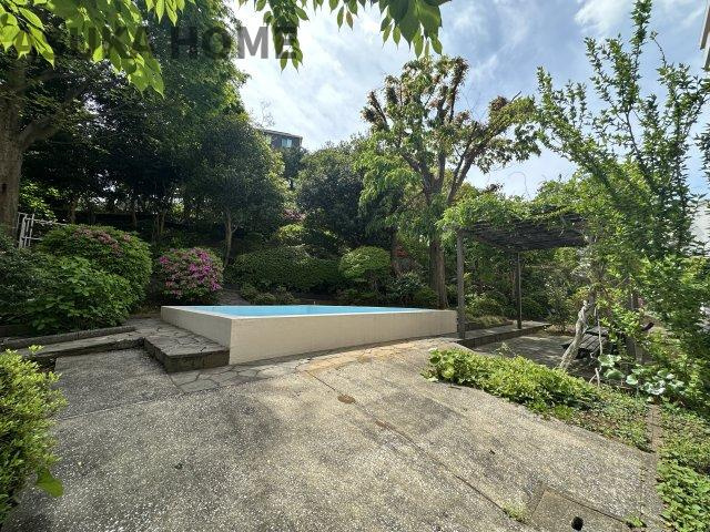 整備された綺麗な中庭です♪お散歩も気持ちよさそうですね♪