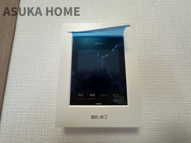 テレビモニター付きなので急な来客時やお子様のお留守番にも安心な設備ですね♪