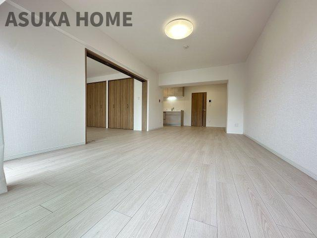 広いLDKは家具の配置の悩みもなく開放的な空間になっているので、是非ご見学ください♪
