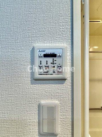 【浴室乾燥機】暖房・冷風・換気・乾燥が可能です。毎日を快適に過ごせるうれしい機能が揃っています。雨の日の洗濯物も安心です。