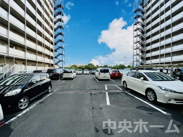 【敷地内駐車場】最新の空き状況や費用などの詳細は担当スタッフまでお問い合わせください。