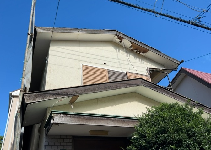 土地の形が極端に長細かったり、狭小地、あるいは道路との高低差がある傾斜地だった場合、後々売ろうとしても買い手がつかない場合もあります。後々、売却することになった時に価値の下がらない土地を選びましょう。