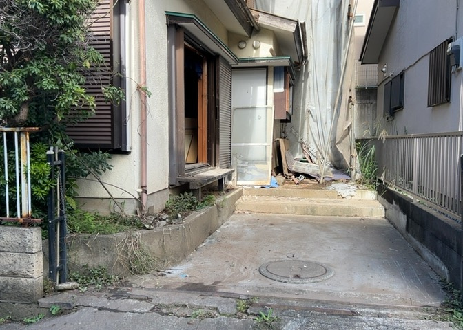 家を建てる前提で土地を探している場合、地盤の丈夫さは譲れない条件の一つです。地盤が脆弱だと追加工事が必要となります。また、過去に地盤沈下や液状化現象を起こした土地は、できるだけ避けた方がいいでしょう。