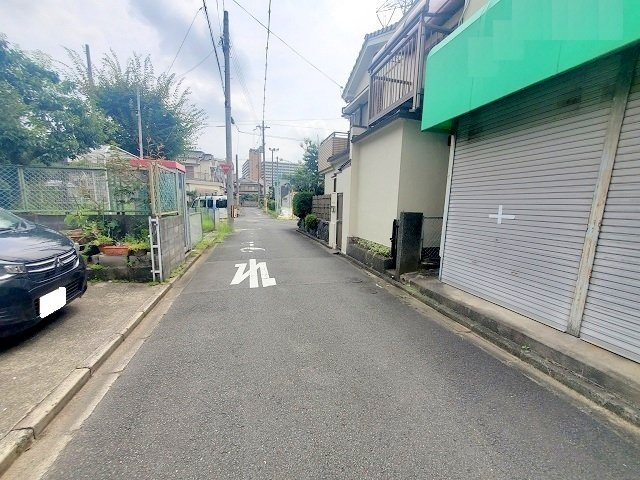 前面道路は北西側公道に面しており、幅員約4.1m、接道約5.1mです。