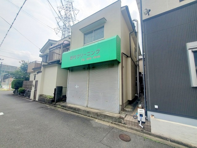 周辺は閑静な住宅街です。