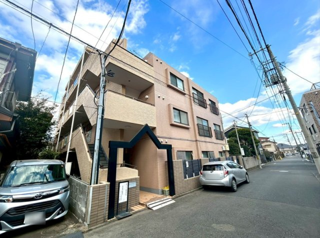 ＲＣ造は、鉄筋とコンクリートを一体化させた構造材を柱や梁などに用いる構造です。耐震性や耐久性にすぐれています。