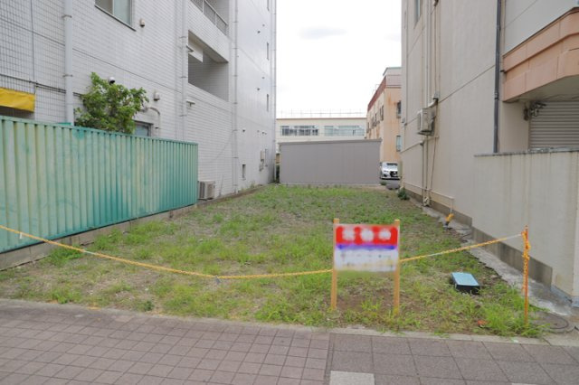 隣家の土地はどうなっているのか、生活利便施設が近くにあるのか、学校まで近いかなど、お客様のライフスタイルにあわせたイメージが重要です。また、近くにあると困る施設が近くにないかも確認するといいでしょう。