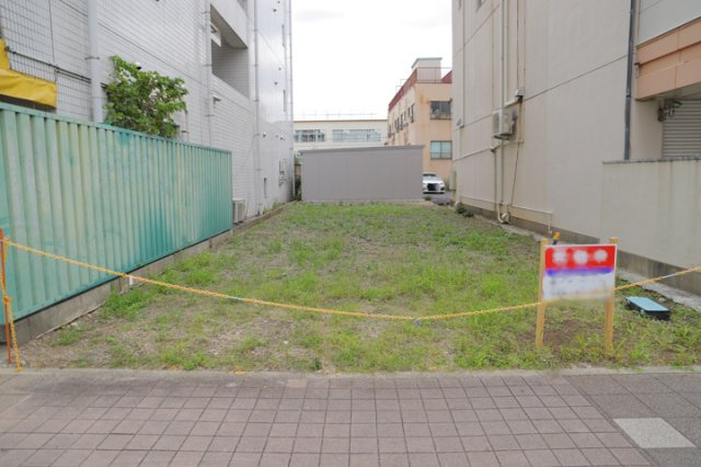 家を建てる前提で土地を探している場合、地盤の丈夫さは譲れない条件の一つです。地盤が脆弱だと追加工事が必要となります。また、過去に地盤沈下や液状化現象を起こした土地は、できるだけ避けた方がいいでしょう。