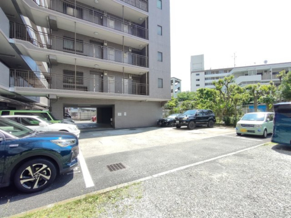 【駐車場】