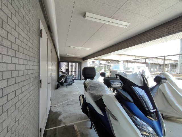 【バイク置き場】