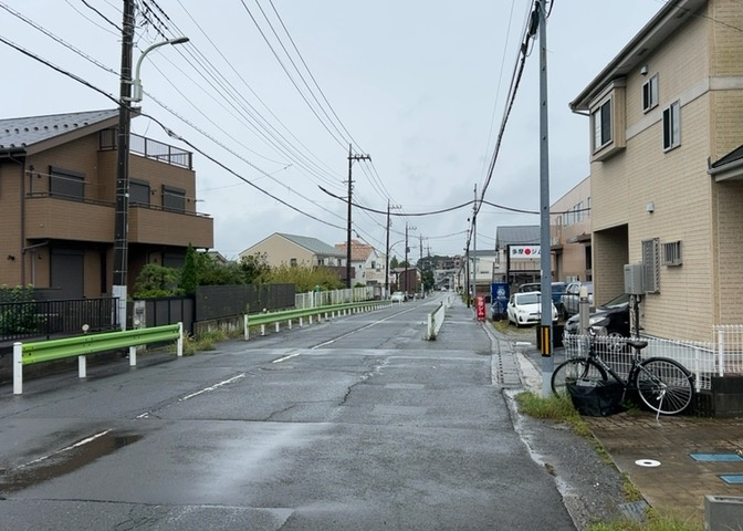 土地の地勢が高台の場合、景色を綺麗にみることができ、景色にこだわってお家探ししている方におすすめです！また平坦地よりも風通しがいいというメリットがあります。デメリットもあるので是非現地でご確認下さい。