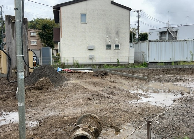 玄関ポーチにおいて最も重視すべきと言っても良いのが広さです。適切な広さの玄関ポーチでないと外見的なバランスは崩れてしまいますし、何より使いにくくなってしまいますので、現地で実際に下見をしてみましょう！