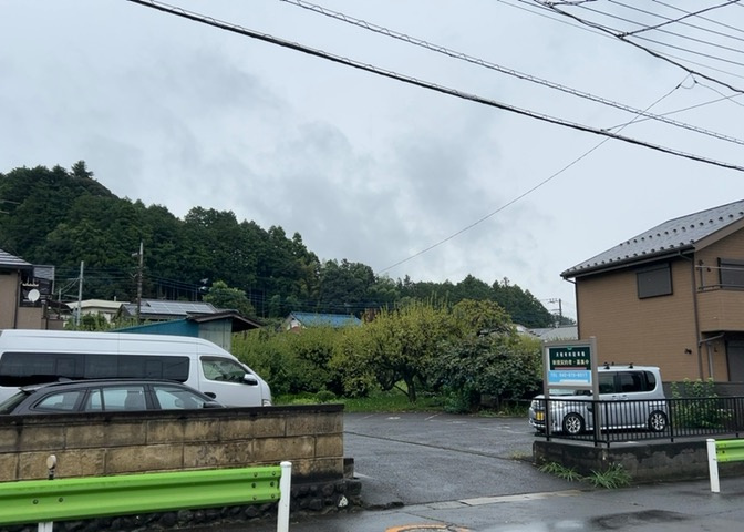 眺望を気にして物件を探す場合、前面に建物が建っていないか現地で確認しましょう！前面に建物があると景色はもちろん、日当たりや風通しにも影響が出てきます。住んだ時のことを想像しながら現地見学をしましょう。
