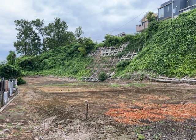 家を建てる前提で土地を探している場合、地盤の丈夫さは譲れない条件の一つです。地盤が脆弱だと追加工事が必要となります。また、過去に地盤沈下や液状化現象を起こした土地は、できるだけ避けた方がいいでしょう。