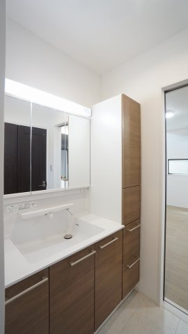 洗面脱衣室　ひろい洗濯スペースつながり