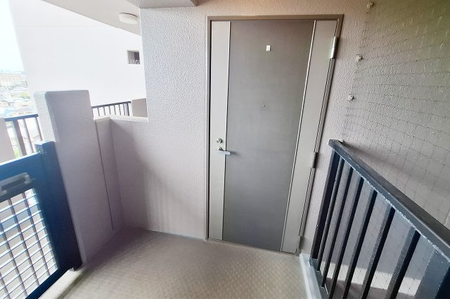 玄関ポーチ（3.78m2）：戸建てのような独立感が魅力の玄関ポーチ付きです。