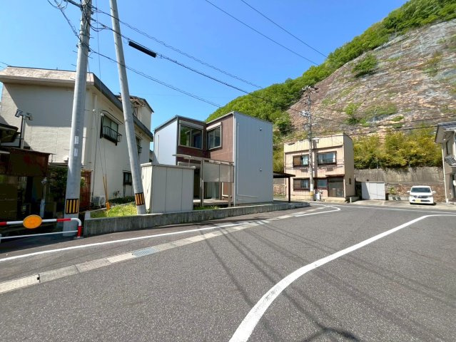 2階に見えている窓がリビングの窓です。朝は東からの陽が入り爽やかです♪目線も気になりません＾＾