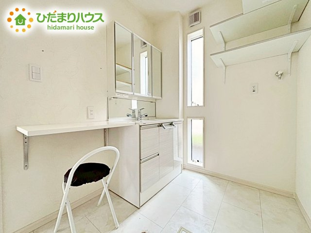 ゆとりの洗面スペースで朝の支度も快適スムーズに！