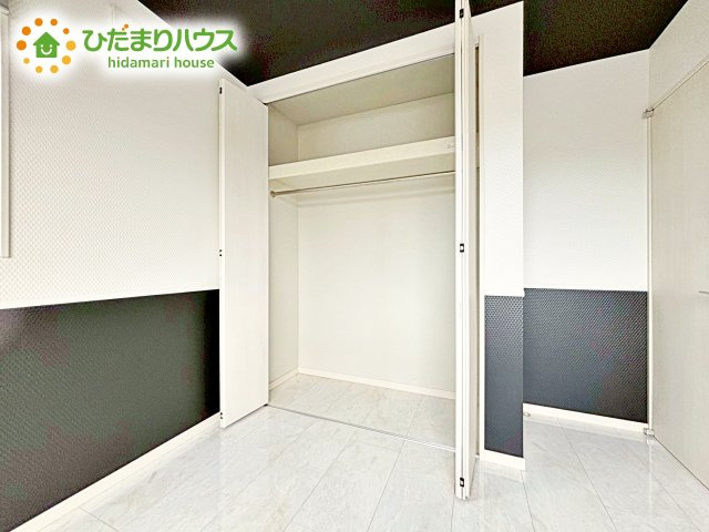 ハンガーパイプ付でお洋服の出し入れもラクラクです！