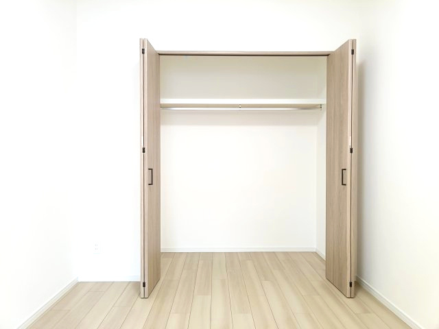【洋室約6.0帖　収納】　全てのお部屋に収納を備え、空間を広くお使いいただけます。