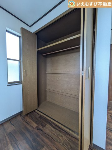 大容量の収納スペースで住空間もスッキリ広々　収納がたっぷり付いていれば、お部屋がすっきり保てて気持ちが良いですね♪