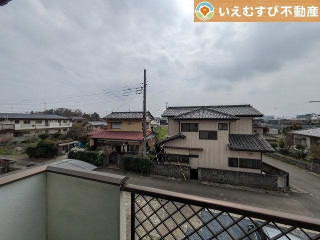 高い建物が無く開放感のある展望　バルコニーからの展望も開けていて閑静な住宅地が望めます。日当りも良いですね♪