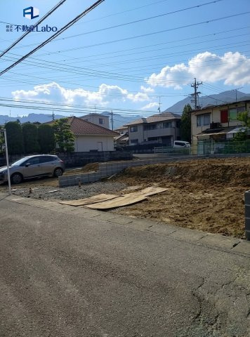 駐車も3台並列駐車が可能です♪　3台スペースがあるのはとても嬉しいですね♪