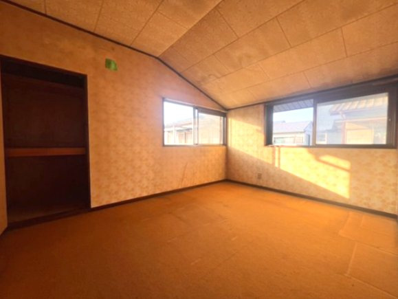 2F敷込カーペットです