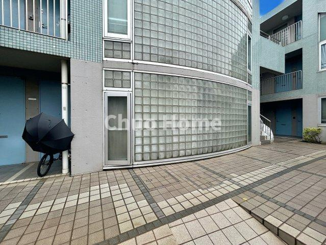 【エントランス】マンションのエントランスは、その物件の印象を決める、顔とも言える場所です。毎日通る場所ですからきれいなのが一番です。