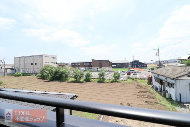 周囲の視線が気になりにくい開放的なロケーション。プライバシーを保ちながら心地よい風を感じられます。