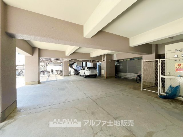 【Warm　Light】　◆ぬくもりに満ちた場所◆　差し込む陽だまりが、心の奥までやさしく照らす。過ごすほどに、この場所が帰りたくなる存在へと変わっていく。