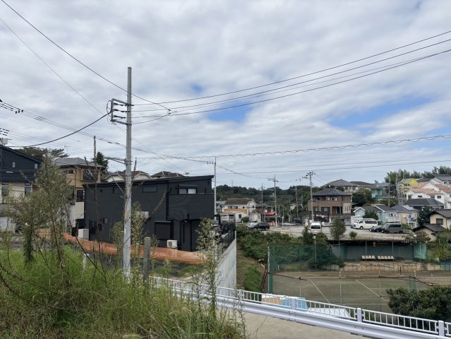 現地からの眺望。見晴らしのよい高台にあります。