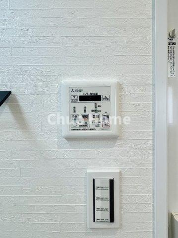 【浴室乾燥機】暖房・冷風・換気・乾燥が可能です。毎日を快適に過ごせるうれしい機能が揃っています。雨の日の洗濯物も安心です。