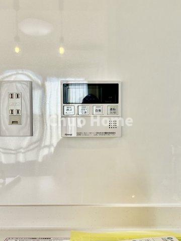 【給湯リモコン】外での一日を忘れさせてくれるオートバス機能でお好みの湯量・温度に調整された浴槽。