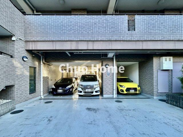 【敷地内駐車場】最新の空き状況や費用などの詳細は担当スタッフまでお問い合わせください。