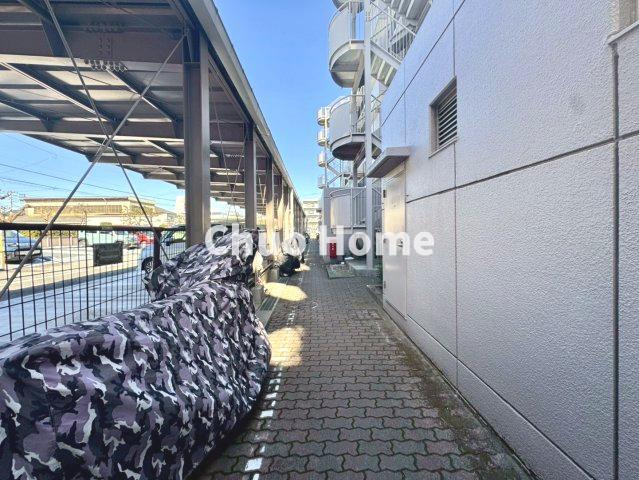 【バイク置場】最新の空き状況や費用などの詳細は担当スタッフまでお問い合わせください。