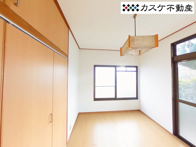 コンパクトで使いやすい洋室です