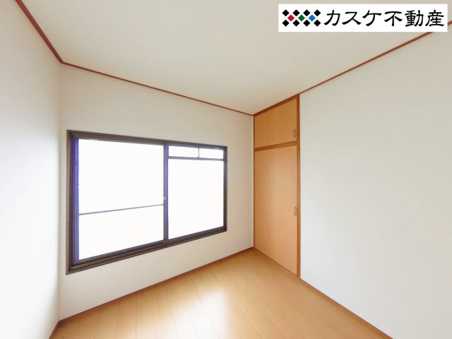 明るい洋室です