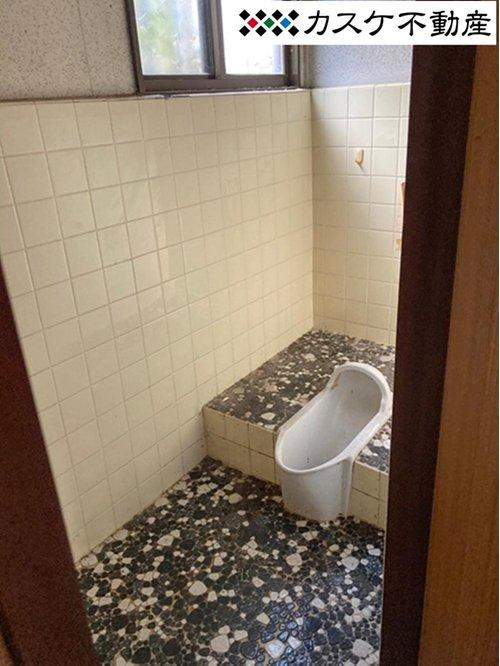 トイレは現状汲み取り。簡易水洗へのリフォームのご相談も承っております。