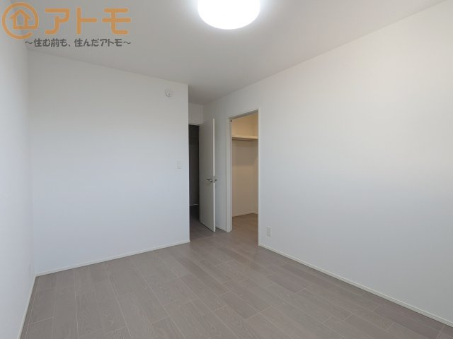 収納スペースもしっかり確保したお部屋は、収納家具の数も減らせるのでお部屋を広く使えます！