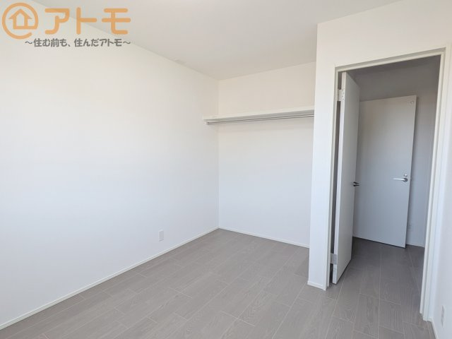 コンパクトで落ち着いた空間で、書斎や趣味部屋としても使用できます♪