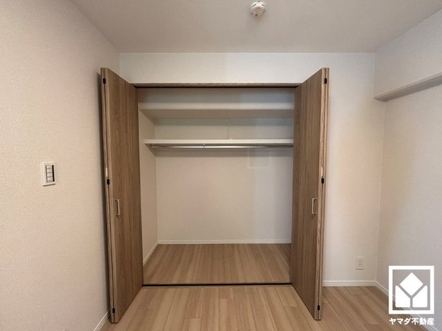 新たに家具を買わなくても良いので、ハンガーパイプ付きのクローゼットは嬉しいですね。