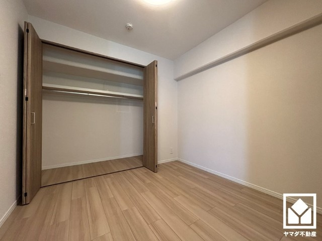 約4.5帖の洋室です。全居室にクローゼットがございますので、お部屋の広さを最大限に活用できます。