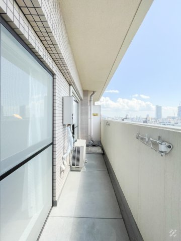 【バルコニー】洗濯物も気持ちよく干せるバルコニー