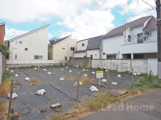 空が大きく広がる解放感たっぷりの敷地状況！大きな窓を配置した採光性の高い居住空間が叶います！