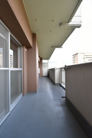 奥行も広く使い勝手の良いバルコニーです♪