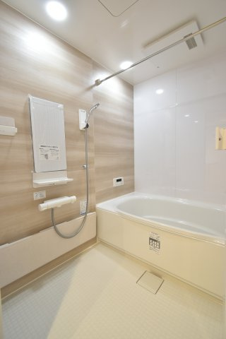 最新のユニットバスに取り替えています♪お掃除ラクラク設計です！水栓は節水機能付き・浴槽はお湯が冷めにくい仕様です♪
