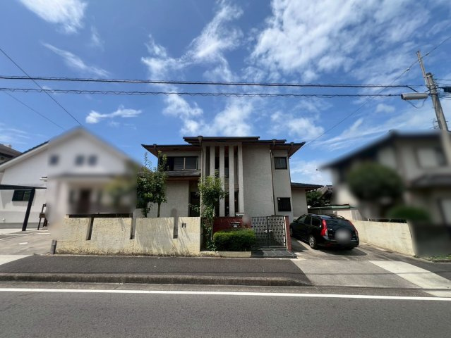 前面道路含む外観写真