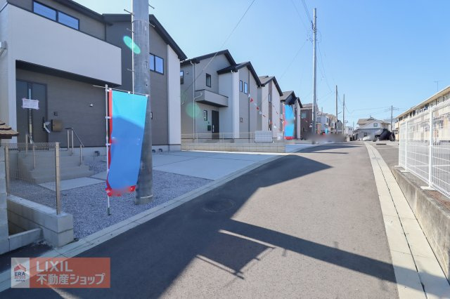 見通しの良い前面道路で車の出入りがストレスフリーです♪