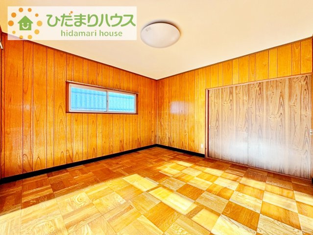 広めの主寝室は、ベッドの他にもパソコンデスクやドレッサーなども置けちゃいます(*^-^*)